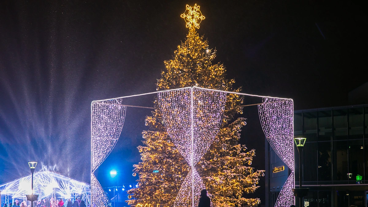 Anykščių Kalėdų eglės įžiebimas / Jovitos Uzdraitės, Silvijos Sakevičiūtės, Rolando Lančicko nuotr.