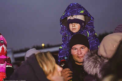 Grigiškės įžiebė naujojo šimtmečio eglę / Justė Juškevičiūtė nuotr.