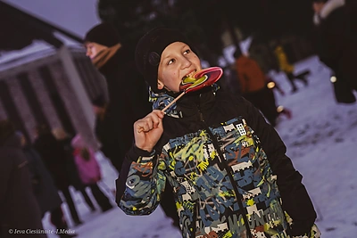 Grigiškės įžiebė naujojo šimtmečio eglę / Justė Juškevičiūtė nuotr.