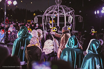 Grigiškės įžiebė naujojo šimtmečio eglę / Justė Juškevičiūtė nuotr.