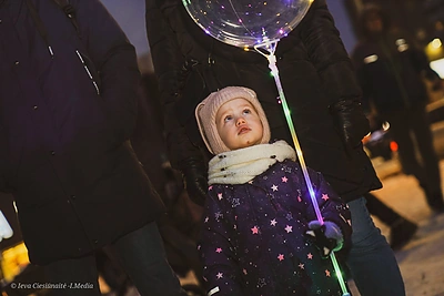 Grigiškės įžiebė naujojo šimtmečio eglę / Justė Juškevičiūtė nuotr.