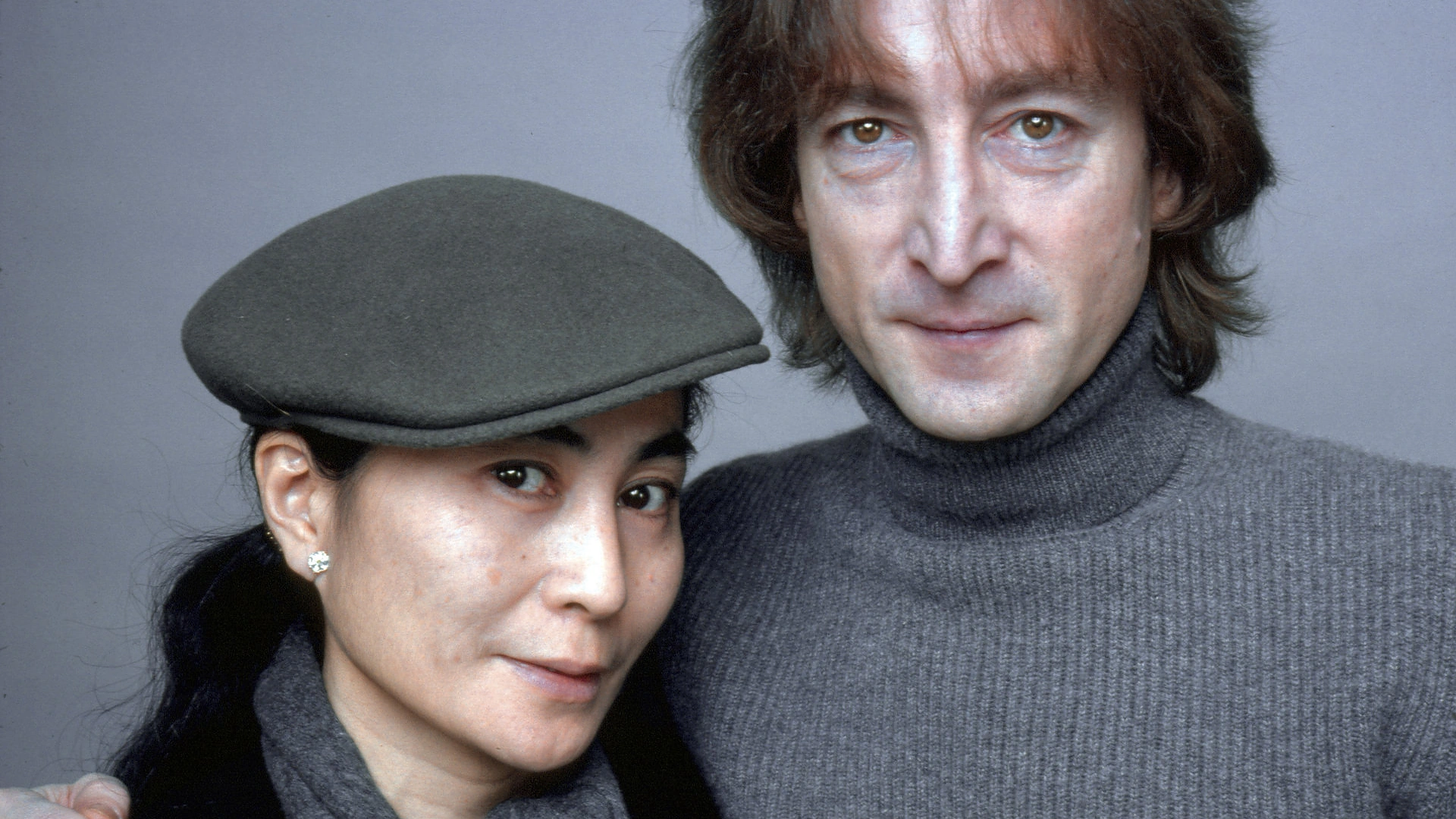 Johnas Lennonas ir Yoko Ono 1980-ųjų lapkričio 2-ąją. Nuotrauka iš paskutinės profesionalios Lennono fotosesijos / Getty nuotrauka