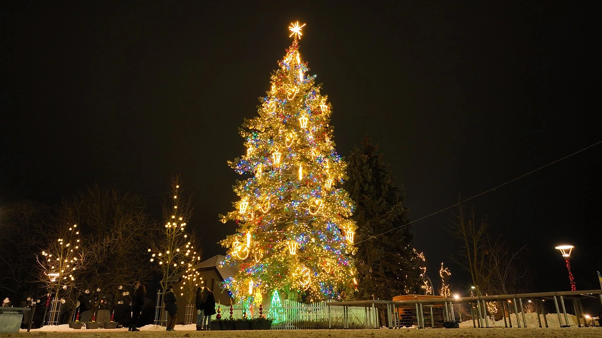 Joniškio Kalėdų eglė / Joniškio rajono savivaldybės nuotr.