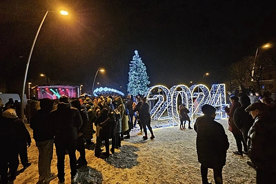 Šakių Kalėdų eglė / Šakių rajono savivaldybės nuotr.