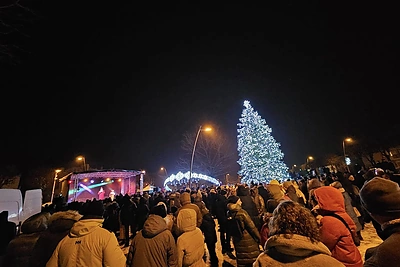 Šakių Kalėdų eglė / Šakių rajono savivaldybės nuotr.