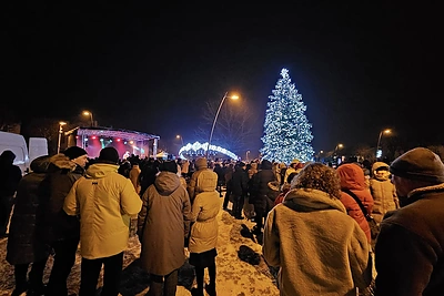 Šakių Kalėdų eglė / Šakių rajono savivaldybės nuotr.