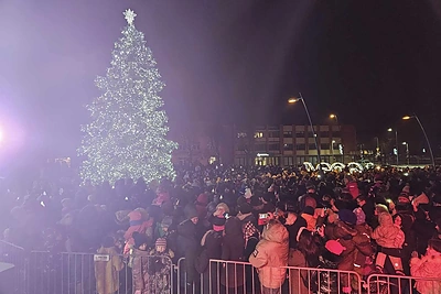 Šakių Kalėdų eglė / Šakių rajono savivaldybės nuotr.