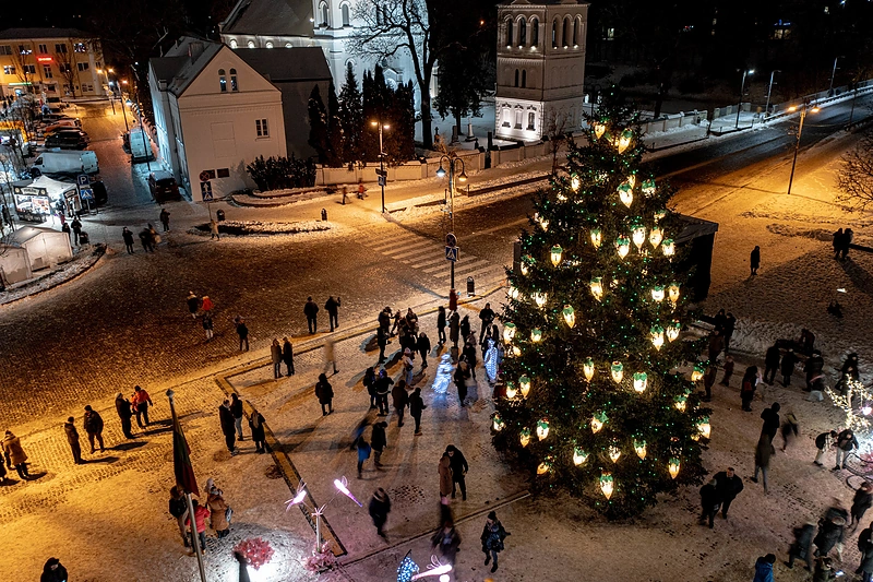 Pasvalio miesto eglutės įžiebimo akimirkos / Organizatorių nuotr.