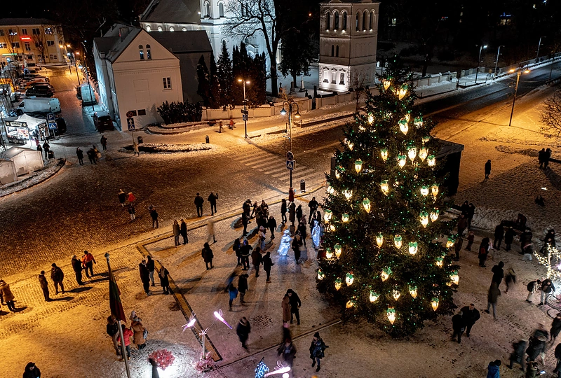 Pasvalio miesto eglutės įžiebimo akimirkos / Organizatorių nuotr.