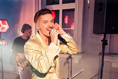 Po 20 metų Tomas Legenzovas susitiko su vaikystės draugu: kartu sukūrė kalėdinę dainą