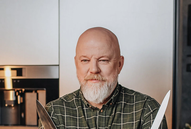 Vytaras Radzevičius apsilankė TV laidoje ir gamino keptą viščiuką / Evaldo Rudžio nuotr.