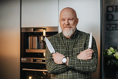 Vytaras Radzevičius apsilankė TV laidoje ir gamino keptą viščiuką / Evaldo Rudžio nuotr.