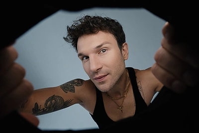 Vaidas Baumila pristato dainą „Besarmatė“: „Išgirdę močiutės ir seneliai kvies šokti anūkus“