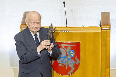 Laisvės premijų ceremonijoje pagerbtas Petras Plumpa: jau šešerių nešė maistą partizanams