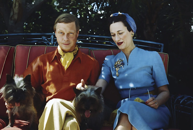 Wallis Simpson kartais vadinama Didžiosios Britanijos karališkosios šeimos prakeiksmu. Dėl meilės šiai moteriai vyras, kurio imperijoje niekada nenusileisdavo saulė, o galvą puošė karūna su didžiausiu pasaulyje deimantu, nusiėmė ją lyg kokią atsibodusią skrybėlę / Vida Press nuotrauka