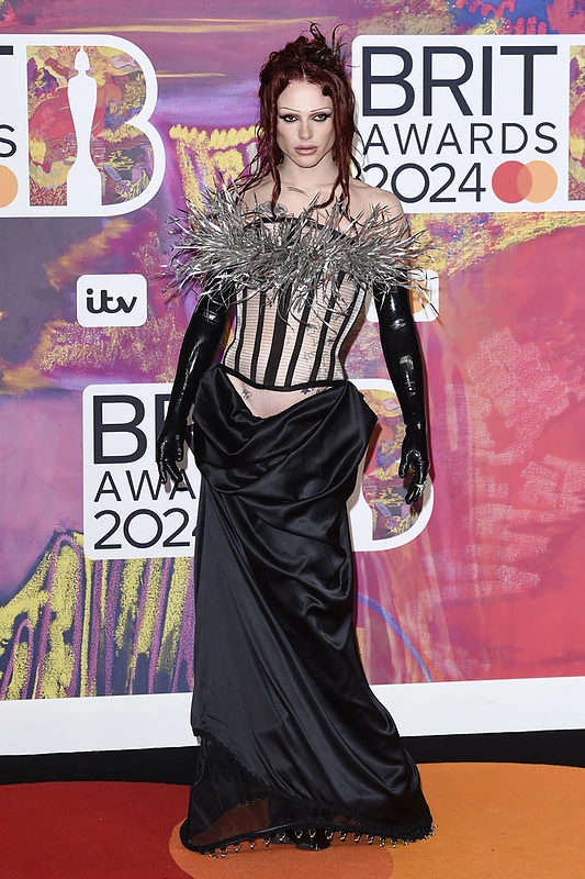 2024-ųjų Britų muzikos apdovanojimų raudonasis kilimas / Vida Press nuotr.