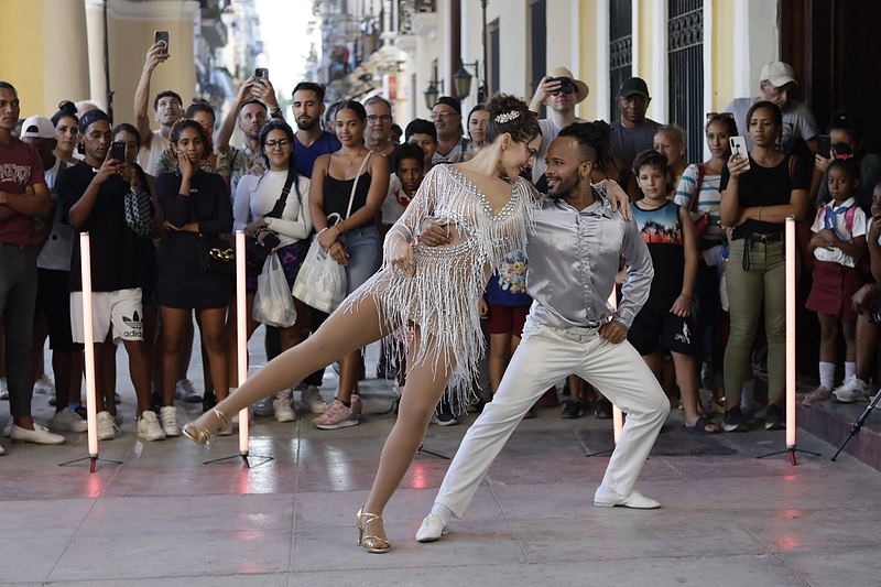 Ugnė Zavistauskaitė su šokių partneriu Alfredo / TV3 nuotr.