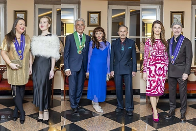 Vilniuje – ištaiginga gurmanų vakarienė: šventiškai pasipuošę svečiai ir pavasariški gardumynai