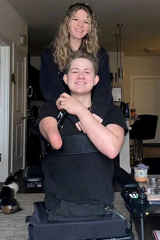 Lorenas Schauersas su savo mylimąja / AFP/„Scanpix“ nuotr.