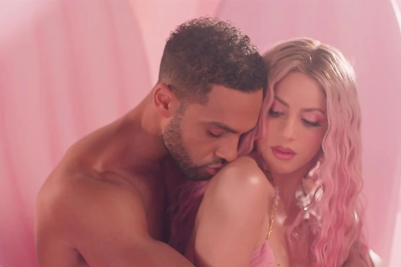 Shakira ir Lucienas Laviscountas vaizdo klipe „Puntería“ / Vida Press nuotr.