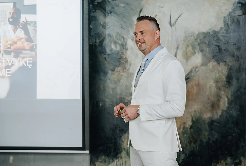 NEFF pavasario atidarymas sušildė žinomus vilniečius / NEFF nuotr.