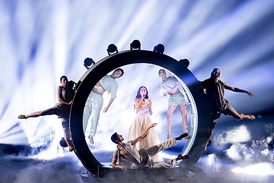 Izraelio atstovės pasirodymas „Eurovizijoje“ sutiktas dviprasmiškai: plojimai maišėsi su švilpimu