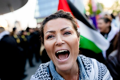 Likus valandai iki „Eurovizijos“ finalo prie Malmės arenos policija sulaikė kelias dešimtis Palestinos rėmėjų / Lukas Balandis / BNS nuotr.