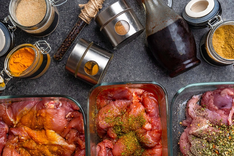 Mėsos marinavimas. / Shutterstock nuotr.