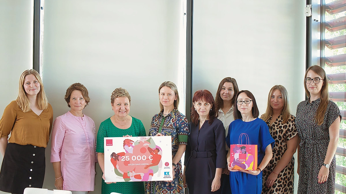 Akcentuodama prevenciją, AVON Lietuva skyrė 25 000 EUR LSMU Medicinos fakulteto onkologijos mokslo laboratorijai / „AVON“ nuotr.