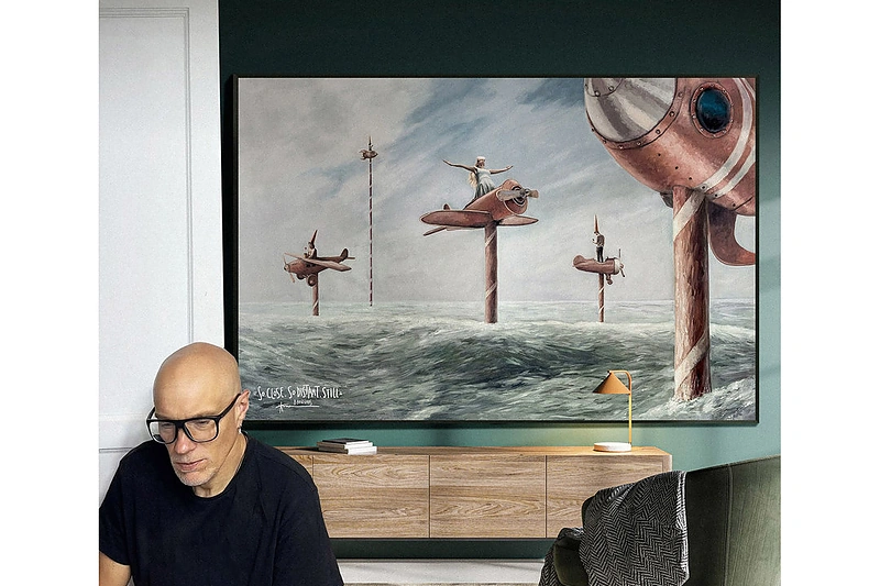 Algis Kriščiūnas su paveikslu „So Close. So distant, still“ / Asmeninio archyvo nuotr.