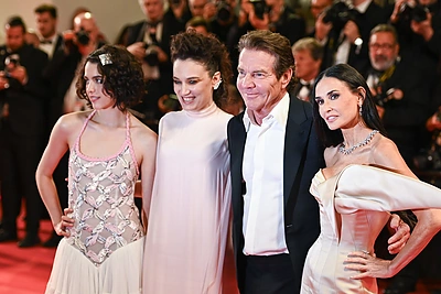 „The Substance“ komanda: Margaret Qualley, Coralie Fargeat, Dennis Quaidas ir Demi Moore / Vida Press nuotrauka