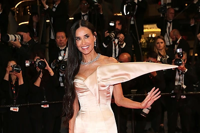 „The Substance“ premjeros vakarui aktorę rengė „Schiaparelli“ / Getty nuotrauka