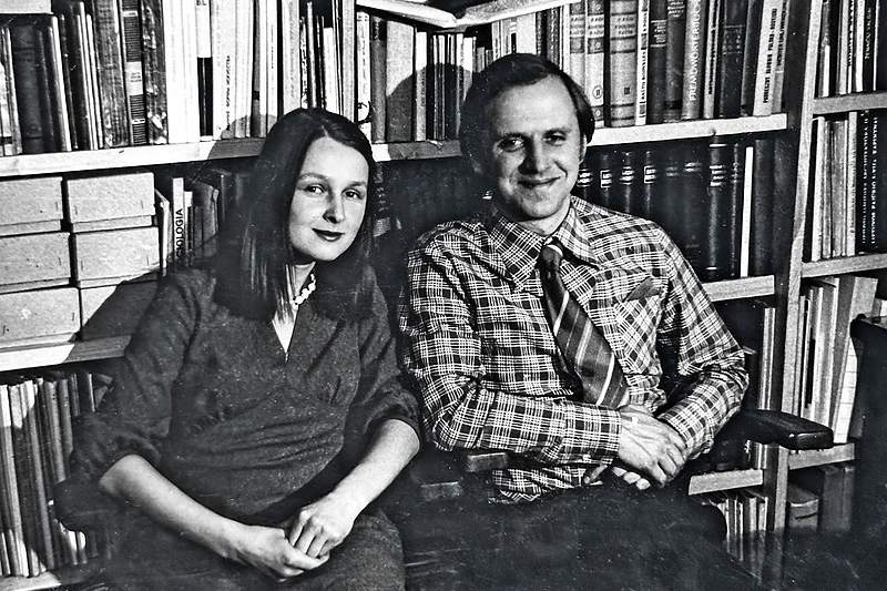 Trinkūnai savo bute sostinės Totorių gatvėje švenčia Jono gimtadienį, 1975-ieji / Asmeninio albumo nuotrauka