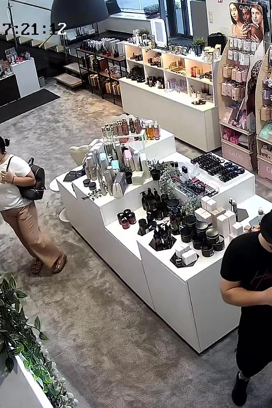 Lipnių parduotuvę apšvarinę moteris ir vyras / Stopkadro nuotr.