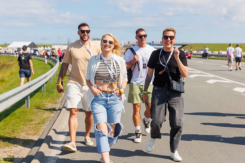 Žinomi veidai lenktynėse / Eriko Ovčarenko / BNS nuotr.