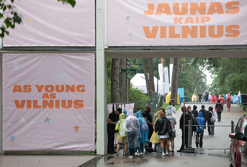 Žmonės gausiai renkasi į festivalį „Jaunas kaip Vilnius“ / Roberto Riabovo / BNS nuotr.