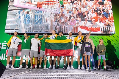 3x3 krepšininkų sutiktuvės prie Baltojo tilto / Patricija Adamovič / BNS nuotr.