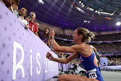Prancūzų bėgikė Alice Finot atsiklaupė ant kelio ir pasipiršo mylimajam / Getty nuotr.
