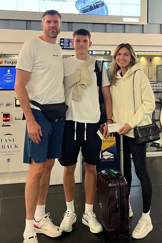 Kšištofas ir Tatjana Lavrinovičiai su sūnumi Danieliu / Asmeninio archyvo nuotr.