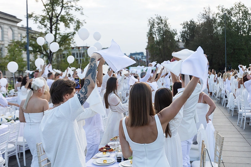 Baltoji vakarienė Vilniuje / Roberto Riabovo / BNS nuotr.