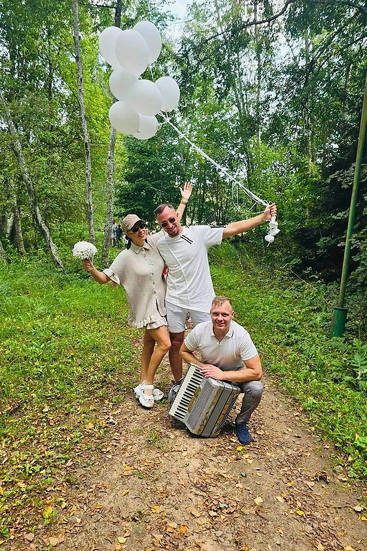 Karolis Akulavičius su žmona Ingrida ir Donatas Balvočius / Asmeninio albumo nuotr.