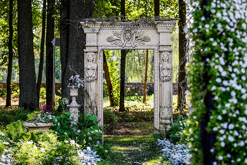 Savaitgalį svečių laukiantis Pakruojo dvaro festivalis žadins svečių uosles: gėlių natas išsaugojo amžiams / Pakruojo dvaro nuotr.