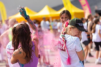 „The Color Run“ bėgimas Vingio parke / Roberto Riabovo / BNS nuotr.