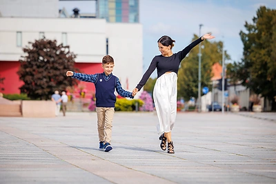 Irūna Puzaraitė su sūnum / Eriko Ovčarenko / BNS nuotr.