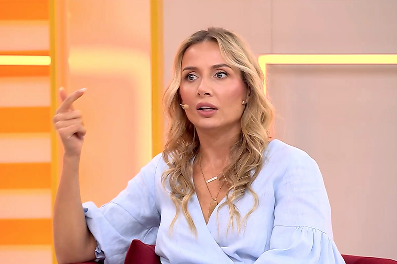 Monika Ra / Stop kadras