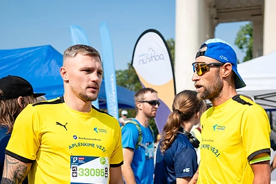 Vilniaus maratone – „Aplenkime vėžį“ komanda su žinomais žmonėmis / Renato Kripo, Igno Cemnolonskio, Ekaterinos Khvashchynskayaos nuotr.