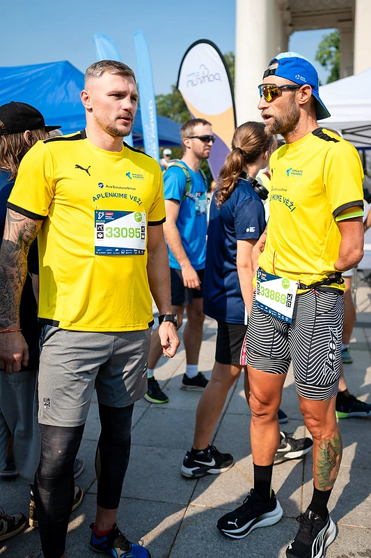 Vilniaus maratone – „Aplenkime vėžį“ komanda su žinomais žmonėmis / Renato Kripo, Igno Cemnolonskio, Ekaterinos Khvashchynskayaos nuotr.