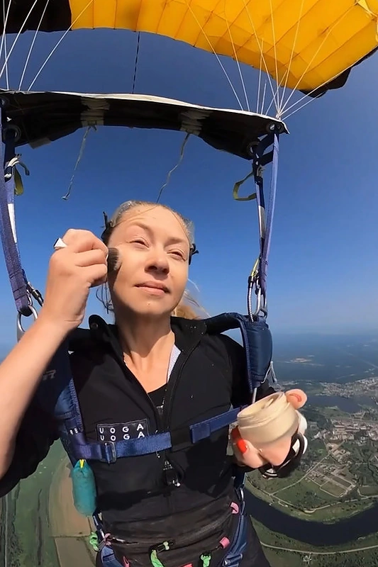 Makiažas pakibus virš žemės / Organizatorių nuotr.