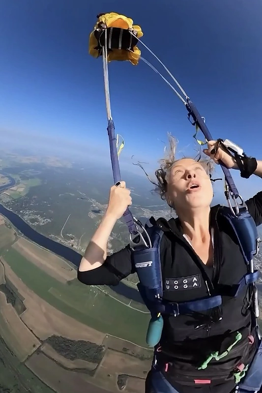 Makiažas pakibus virš žemės / Organizatorių nuotr.