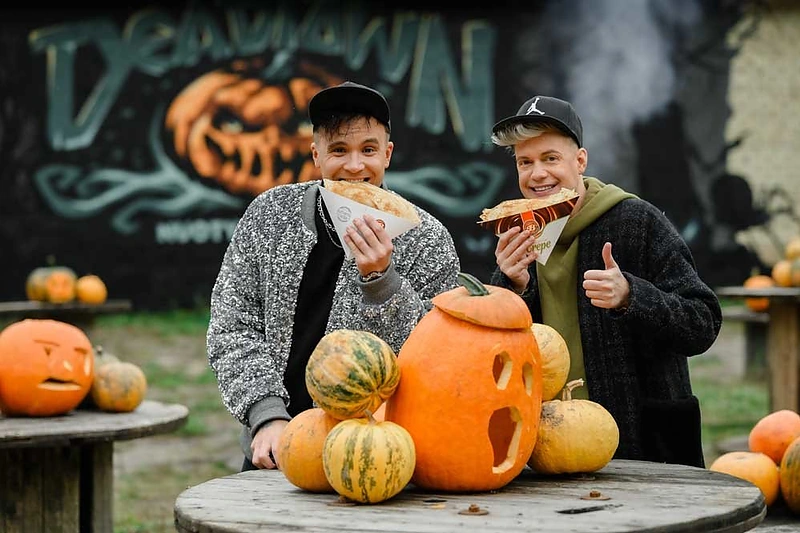 Žinomi žmonės apsilankė Helovino parke Kaujo rajone / Loretos Kondratės nuotr.